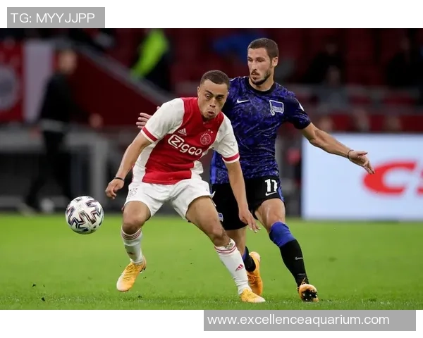 德斯特:从美洲足坛新星到欧洲赛场闪耀的足球天才